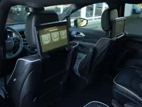 Chrysler Pacifica (2025) thumbnail 14