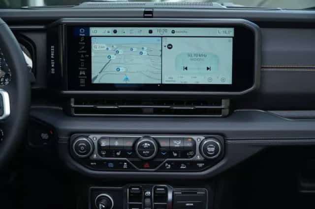 Jeep Wrangler (2025) thumbnail 3