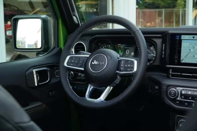 Jeep Wrangler (2025) thumbnail 5