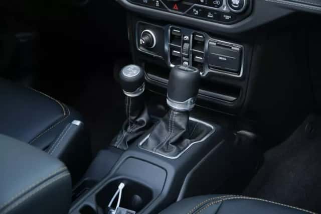 Jeep Wrangler (2025) thumbnail 6