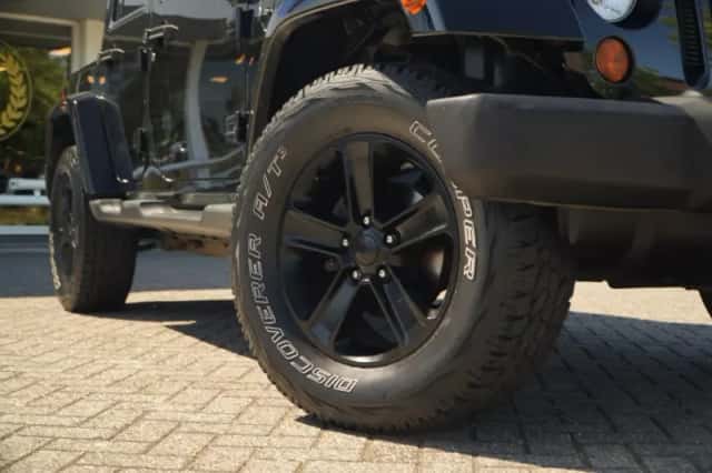 Jeep Wrangler (2013) thumbnail 3