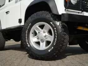 Land Rover Defender (1996) thumbnail 6
