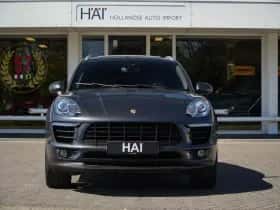 Porsche Macan (2017) thumbnail 2