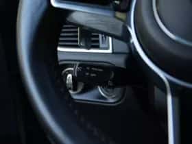 Porsche Macan (2017) thumbnail 25