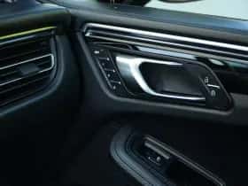 Porsche Macan (2017) thumbnail 28