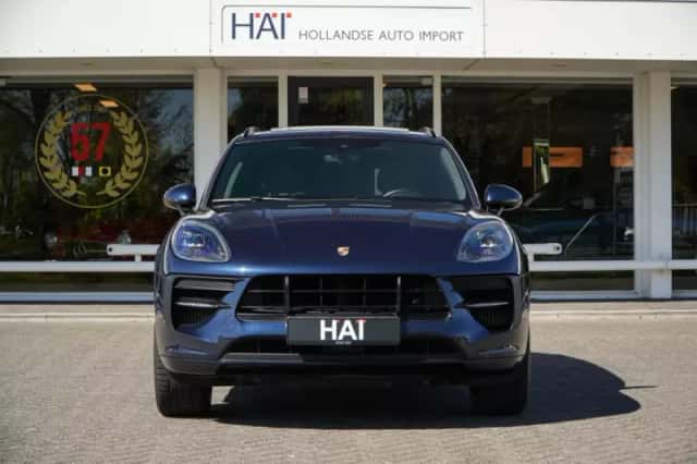 Porsche Macan (2019) thumbnail 2