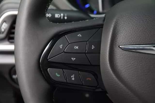 Chrysler Pacifica (2022) thumbnail 4