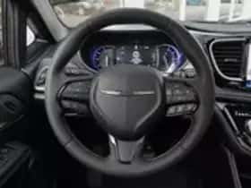 Chrysler Pacifica (2022) thumbnail 32