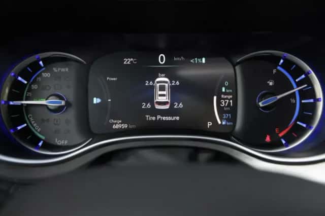 Chrysler Pacifica (2022) thumbnail 6