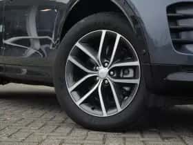 Land Rover Discovery Sport (2024) thumbnail 16