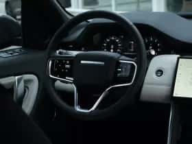 Land Rover Discovery Sport (2024) thumbnail 3