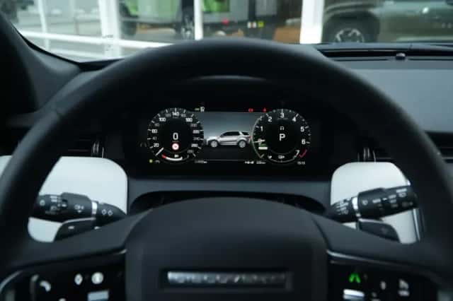 Land Rover Discovery Sport (2024) thumbnail 4