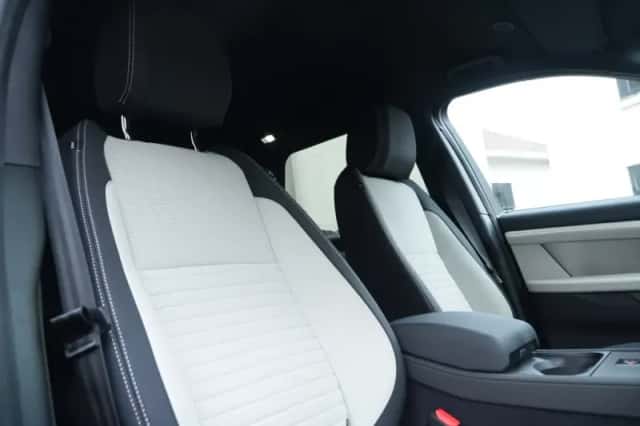 Land Rover Discovery Sport (2024) thumbnail 5