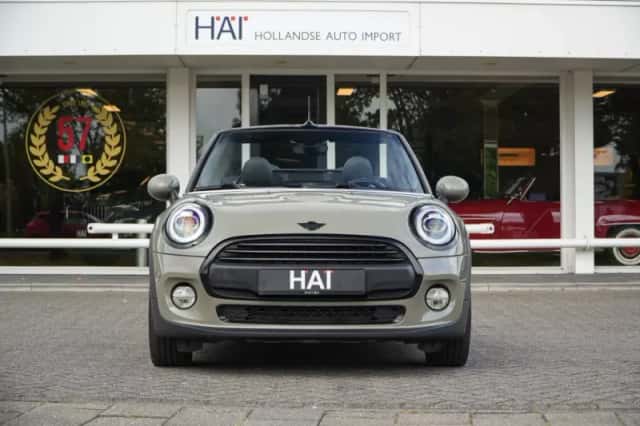 MINI Cabrio (2018) thumbnail 2