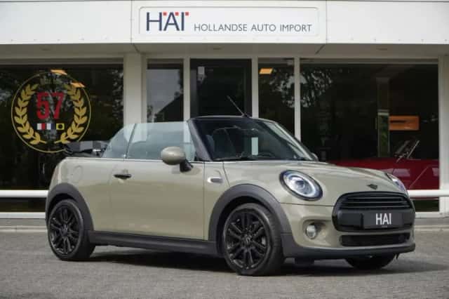 MINI Cabrio (2018) thumbnail 4