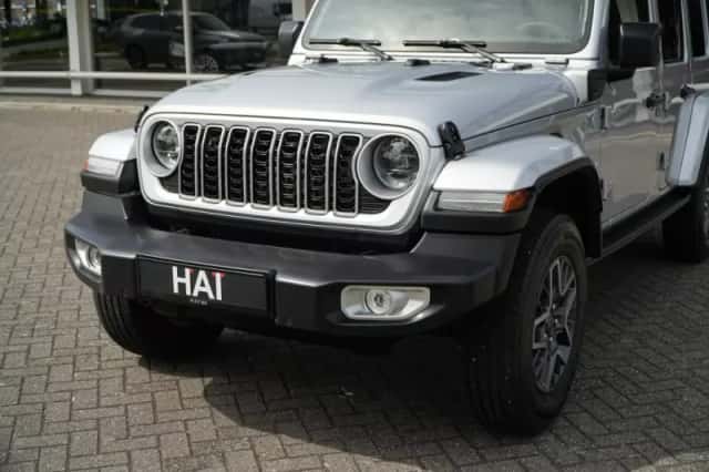 Jeep Wrangler (2025) thumbnail 3