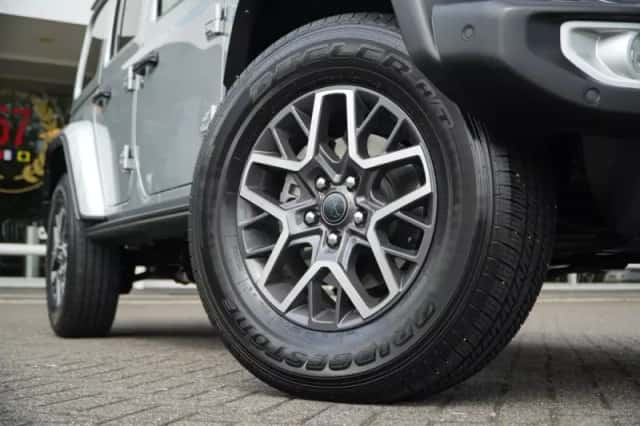 Jeep Wrangler (2025) thumbnail 5
