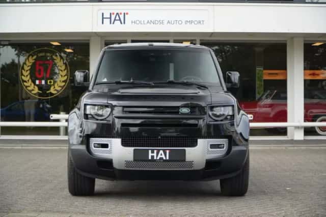 Land Rover Defender (2022) thumbnail 2