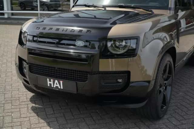 Land Rover Defender (2025) thumbnail 3