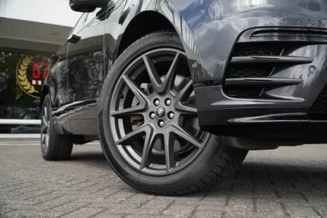 Land Rover Range Rover Velar (2025) thumbnail 5