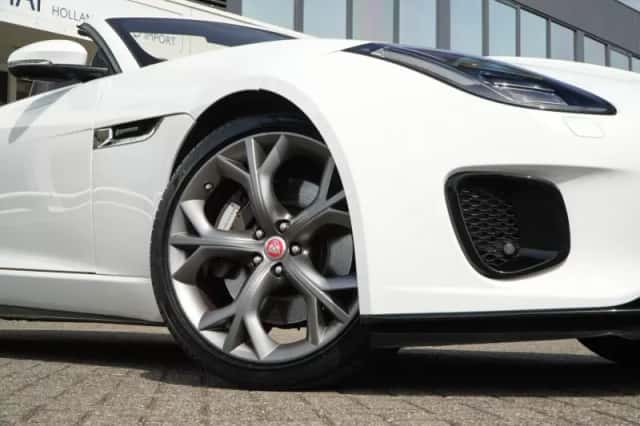 Jaguar F-Type (2018) thumbnail 5