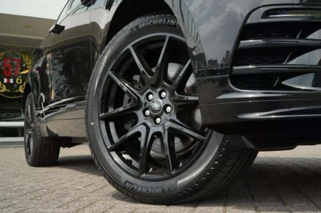 Land Rover Range Rover Velar (2025) thumbnail 5