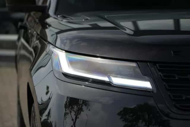 Land Rover Range Rover Velar (2025) thumbnail 6