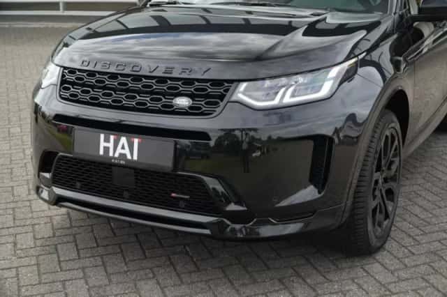 Land Rover Discovery Sport (2023) thumbnail 3