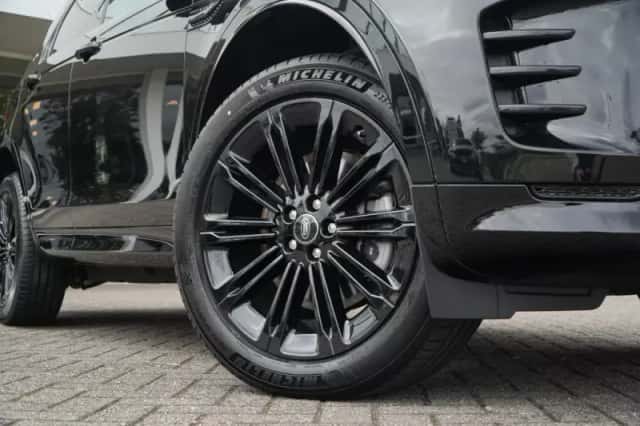 Land Rover Discovery Sport (2025) thumbnail 5