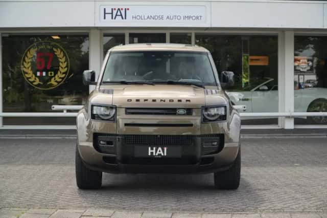 Land Rover Defender (2024) thumbnail 2
