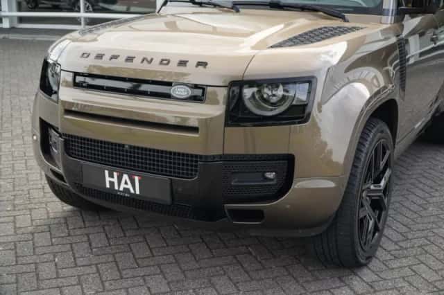 Land Rover Defender (2024) thumbnail 3