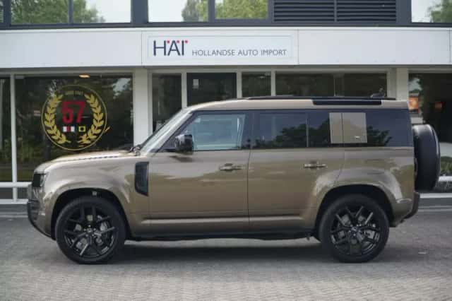 Land Rover Defender (2024) thumbnail 6