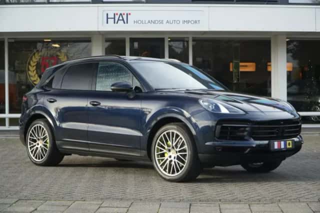 Porsche Cayenne (2022) thumbnail 2