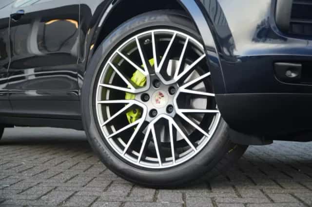 Porsche Cayenne (2022) thumbnail 5