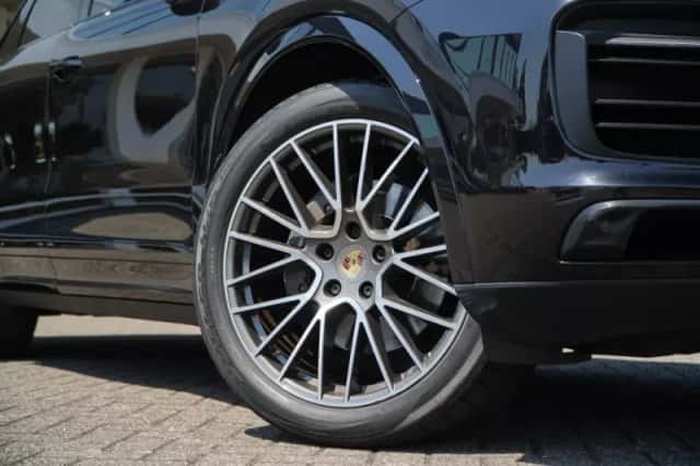 Porsche Cayenne (2022) thumbnail 3
