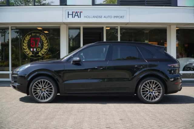 Porsche Cayenne (2022) thumbnail 5