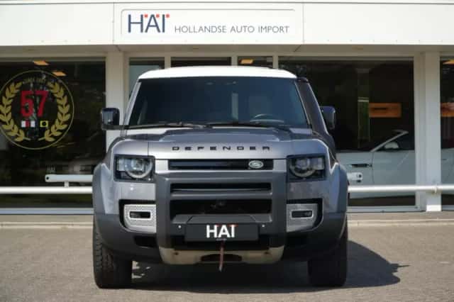 Land Rover Defender (2021) thumbnail 2