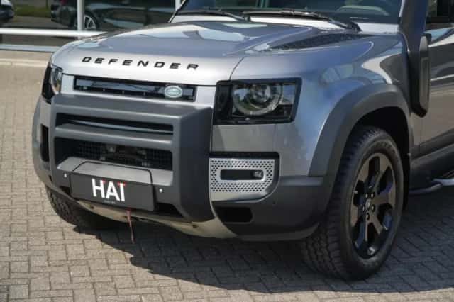 Land Rover Defender (2021) thumbnail 3