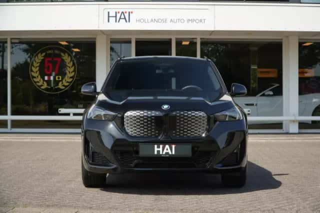 BMW iX1 (2025) thumbnail 2