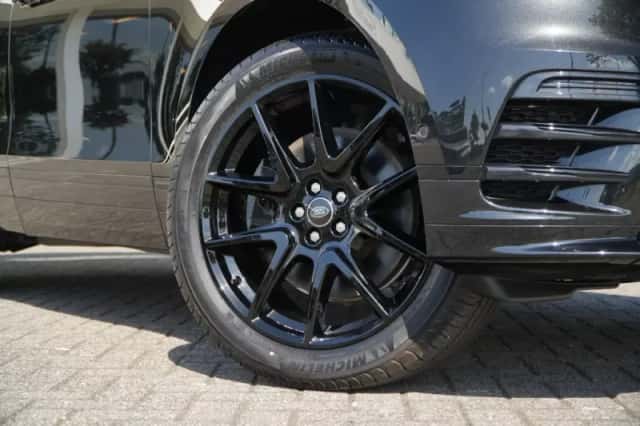 Land Rover Range Rover Velar (2025) thumbnail 5
