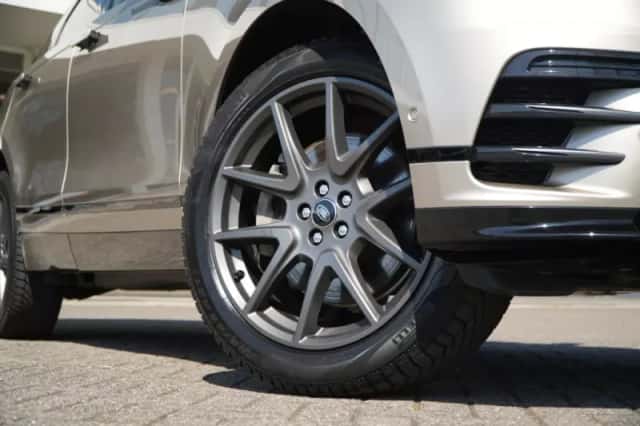 Land Rover Range Rover Velar (2025) thumbnail 4