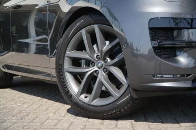Land Rover Range Rover Sport (2026) thumbnail 4