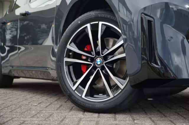 BMW iX3 (2026) thumbnail 5
