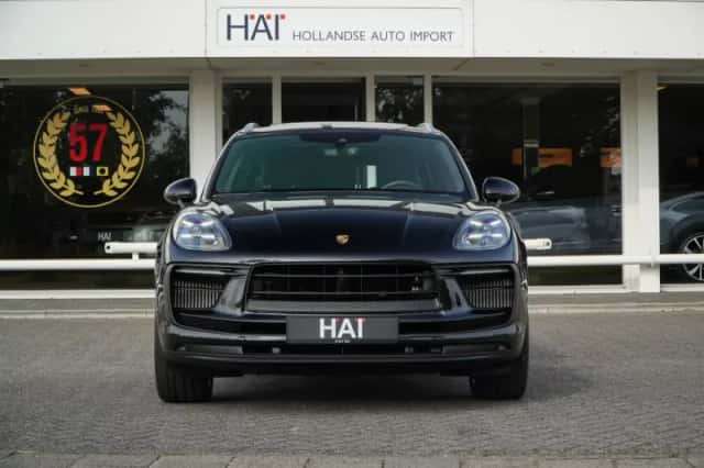 Porsche Macan (2021) thumbnail 2