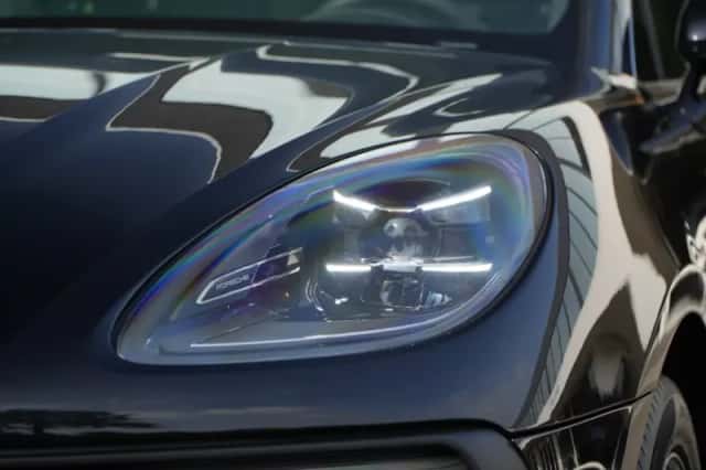 Porsche Macan (2021) thumbnail 5