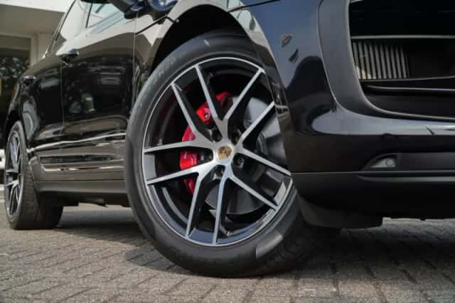 Porsche Macan (2021) thumbnail 6