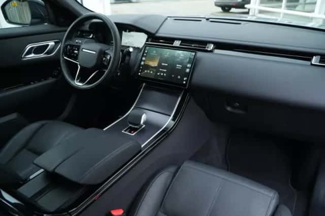 Land Rover Range Rover Velar (2025) thumbnail 2