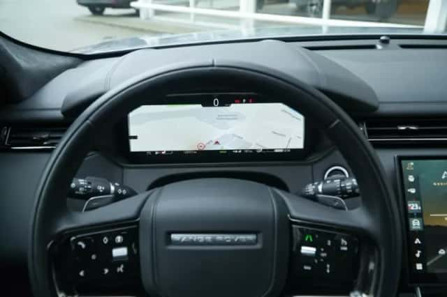 Land Rover Range Rover Velar (2025) thumbnail 4