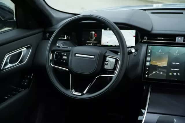 Land Rover Range Rover Velar (2025) thumbnail 5