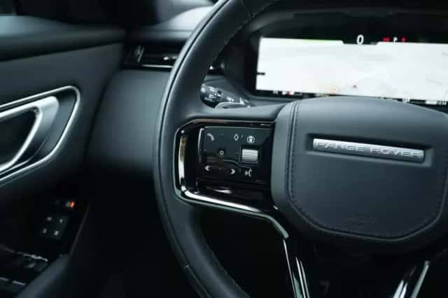 Land Rover Range Rover Velar (2025) thumbnail 6